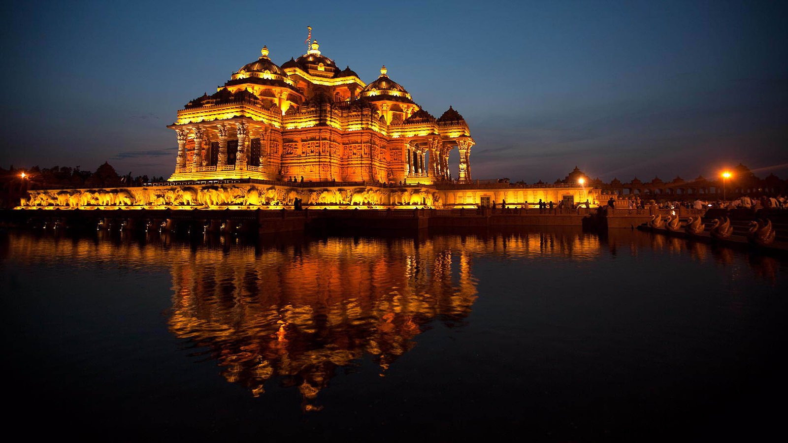 Akshardham Temple Evening Tour light and musical fountain show